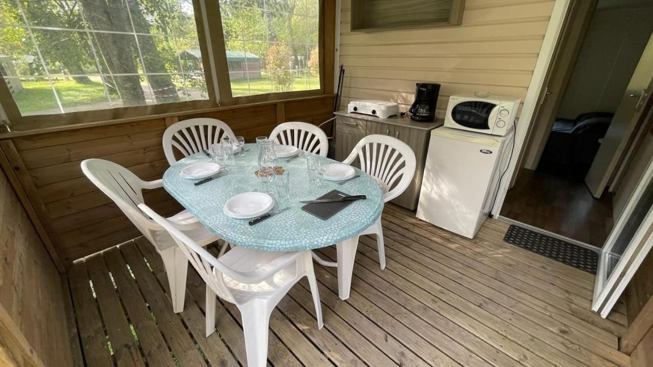 Camping Du Lion Bourg-Saint-Andéol Exterior foto