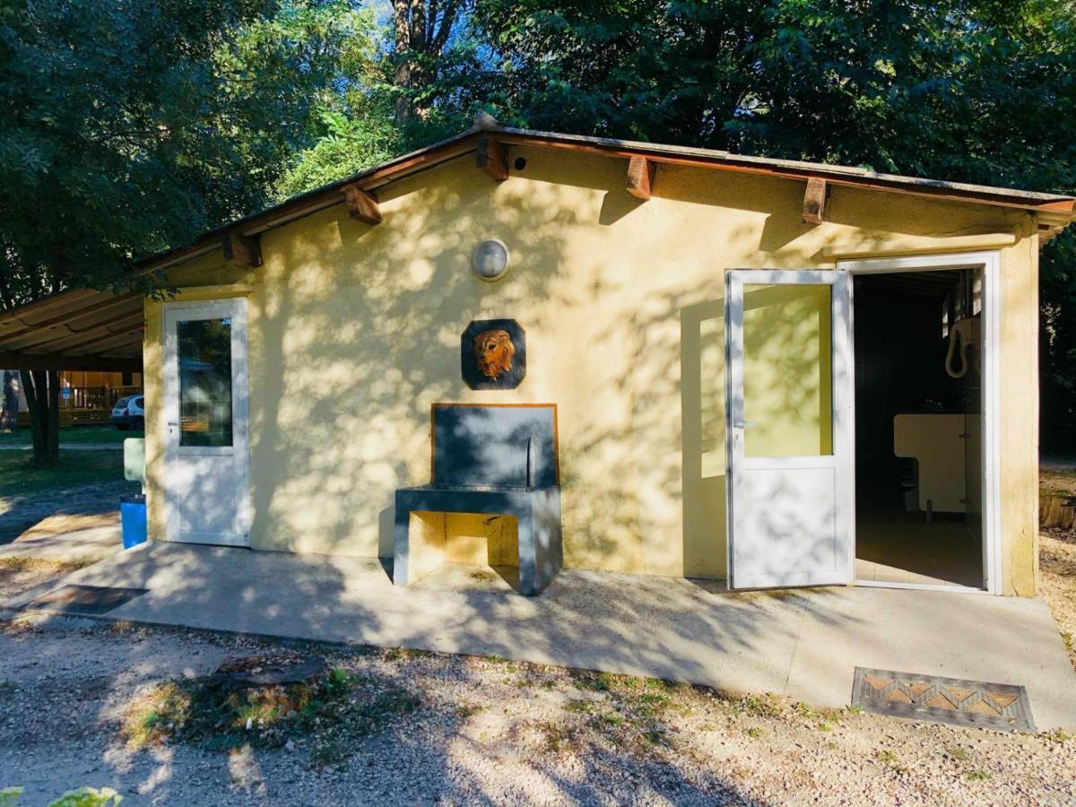 Camping Du Lion Bourg-Saint-Andéol Exterior foto